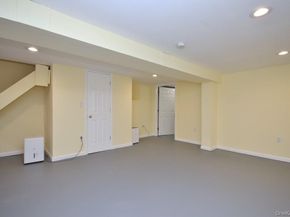 521 E 235th Street, Bronx NY 10470