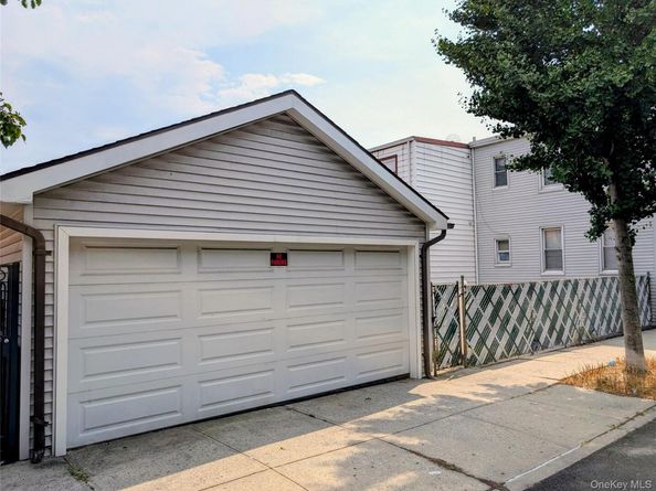 60-27 60 Street, Maspeth NY 11378