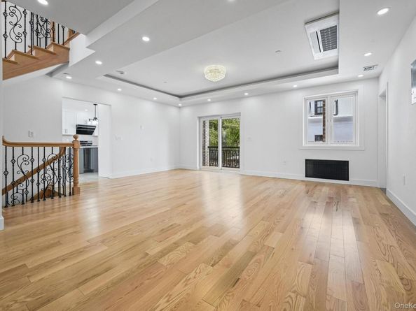 32-35 164th Street, Flushing NY 11358