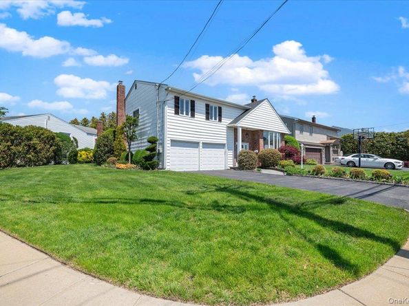 3089 Monterey Drive, Merrick NY 11566
