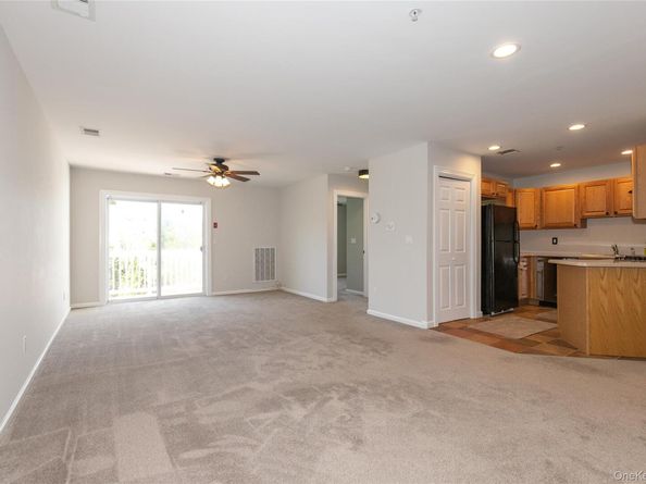 28 Lorien Place 4, Melville NY 11747