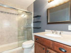 28 Lorien Place 4, Melville NY 11747