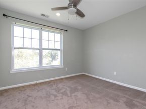 28 Lorien Place 4, Melville NY 11747
