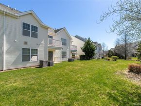 28 Lorien Place 4, Melville NY 11747