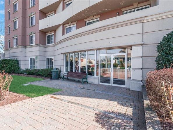 242 Maple Avenue 302, Westbury NY 11590