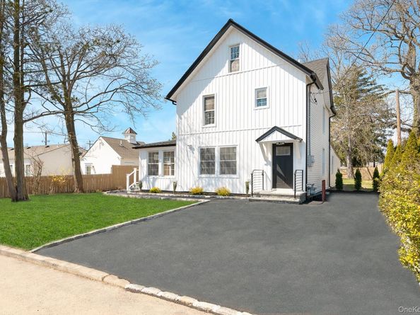 227 N Railroad Avenue, Babylon NY 11702
