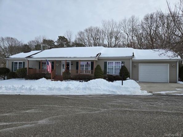 1407 Middle Road 265, Calverton NY 11933