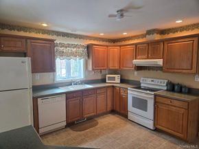 1407 Middle Road 265, Calverton NY 11933