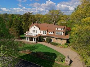 25 West Drive, Plandome NY 11030