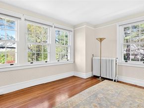 25 West Drive, Plandome NY 11030