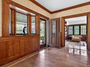 25 West Drive, Plandome NY 11030