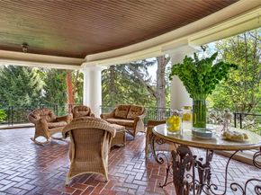 25 West Drive, Plandome NY 11030