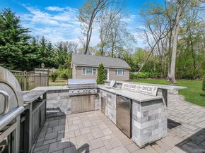 9 Arista Court, Dix Hills NY 11746