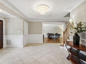 9 Arista Court, Dix Hills NY 11746