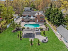9 Arista Court, Dix Hills NY 11746