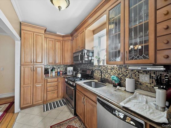 2445 Yates Avenue, Bronx NY 10469
