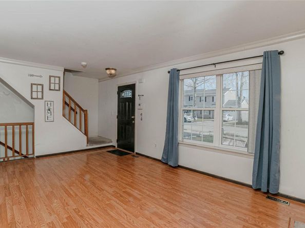 44 Oak Street, Central Islip NY 11722