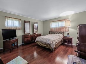 11 Hewitt Street, Hicksville NY 11801