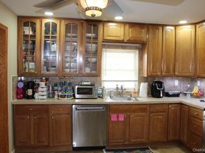 395 N Putnam Avenue, Lindenhurst NY 11757