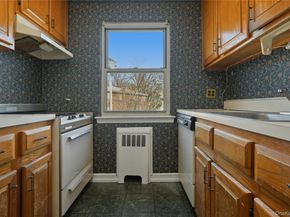 196-32 Pompeii Avenue 2C, Holliswood NY 11423