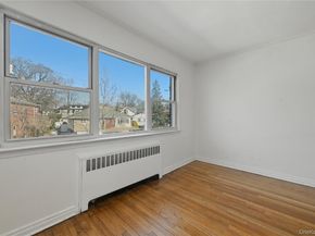 196-32 Pompeii Avenue 2C, Holliswood NY 11423