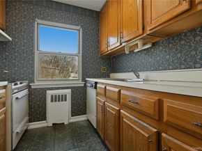 196-32 Pompeii Avenue 2C, Holliswood NY 11423