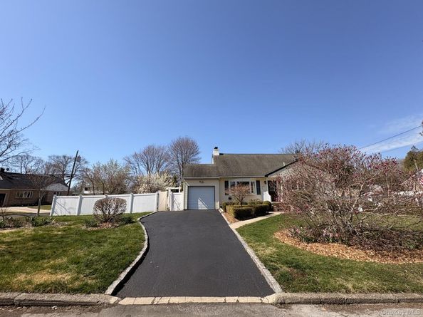 3 Barnfield Place, North Babylon NY 11703