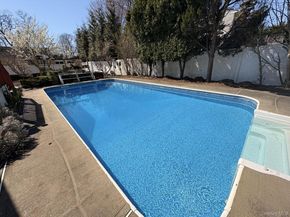 3 Barnfield Place, North Babylon NY 11703