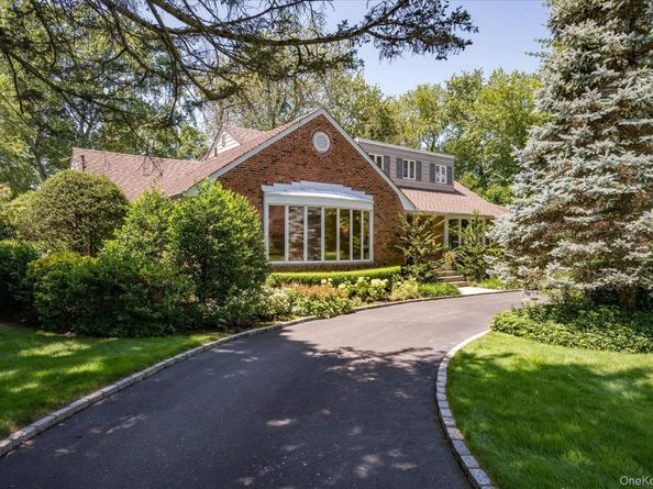 14 Pine Drive, Woodbury NY 11797