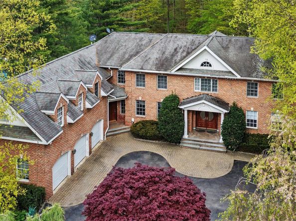 12 Chauncey Place, Woodbury NY 11797