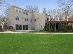 7 Windemere Crest, Woodbury NY 11797