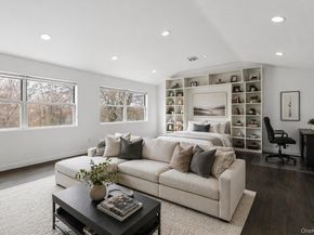 7 Windemere Crest, Woodbury NY 11797
