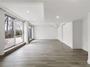 7 Windemere Crest, Woodbury NY 11797