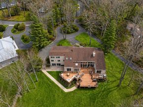7 Windemere Crest, Woodbury NY 11797
