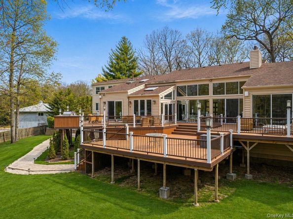 7 Windemere Crest, Woodbury NY 11797