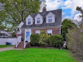 5 Argyle Road, Merrick NY 11566