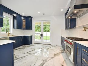 33 Parkway Drive, Roslyn Heights NY 11577