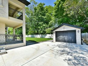 33 Parkway Drive, Roslyn Heights NY 11577