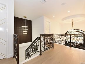 33 Parkway Drive, Roslyn Heights NY 11577