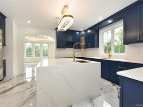 33 Parkway Drive, Roslyn Heights NY 11577