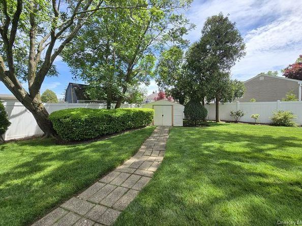 15 6th Avenue, Farmingdale NY 11735