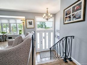 15 6th Avenue, Farmingdale NY 11735