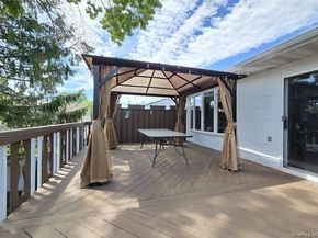 15 6th Avenue, Farmingdale NY 11735