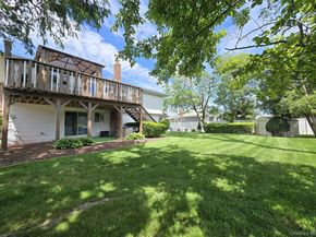 15 6th Avenue, Farmingdale NY 11735