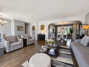 15 6th Avenue, Farmingdale NY 11735