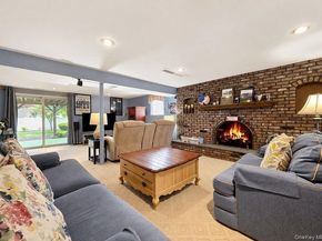 15 6th Avenue, Farmingdale NY 11735