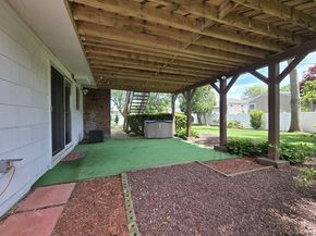 15 6th Avenue, Farmingdale NY 11735