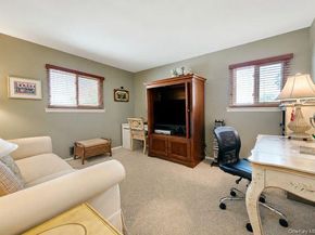 15 6th Avenue, Farmingdale NY 11735
