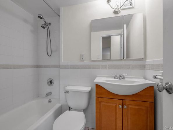 4705 Henry Hudson Parkway W 1J, Bronx NY 10471