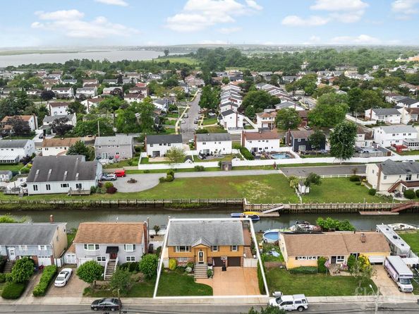 3408 Parkway Drive, Baldwin NY 11510